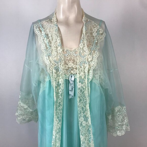 VINTAGE JOAN COLLINS- WOMEN'S MEDIUM - BLUE 2 PIECE NYLON NIGHT GOWN & ROBE SET - Picture 2 of 9